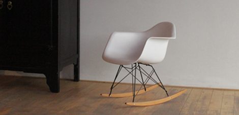 Cadeira de balanço Eames RAR branca, design de Portugal